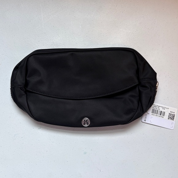 City Essentials Pouch - Picture 2 of 3